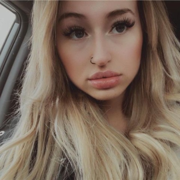 Meet your Posher, Natasha - Picture 1 of 1